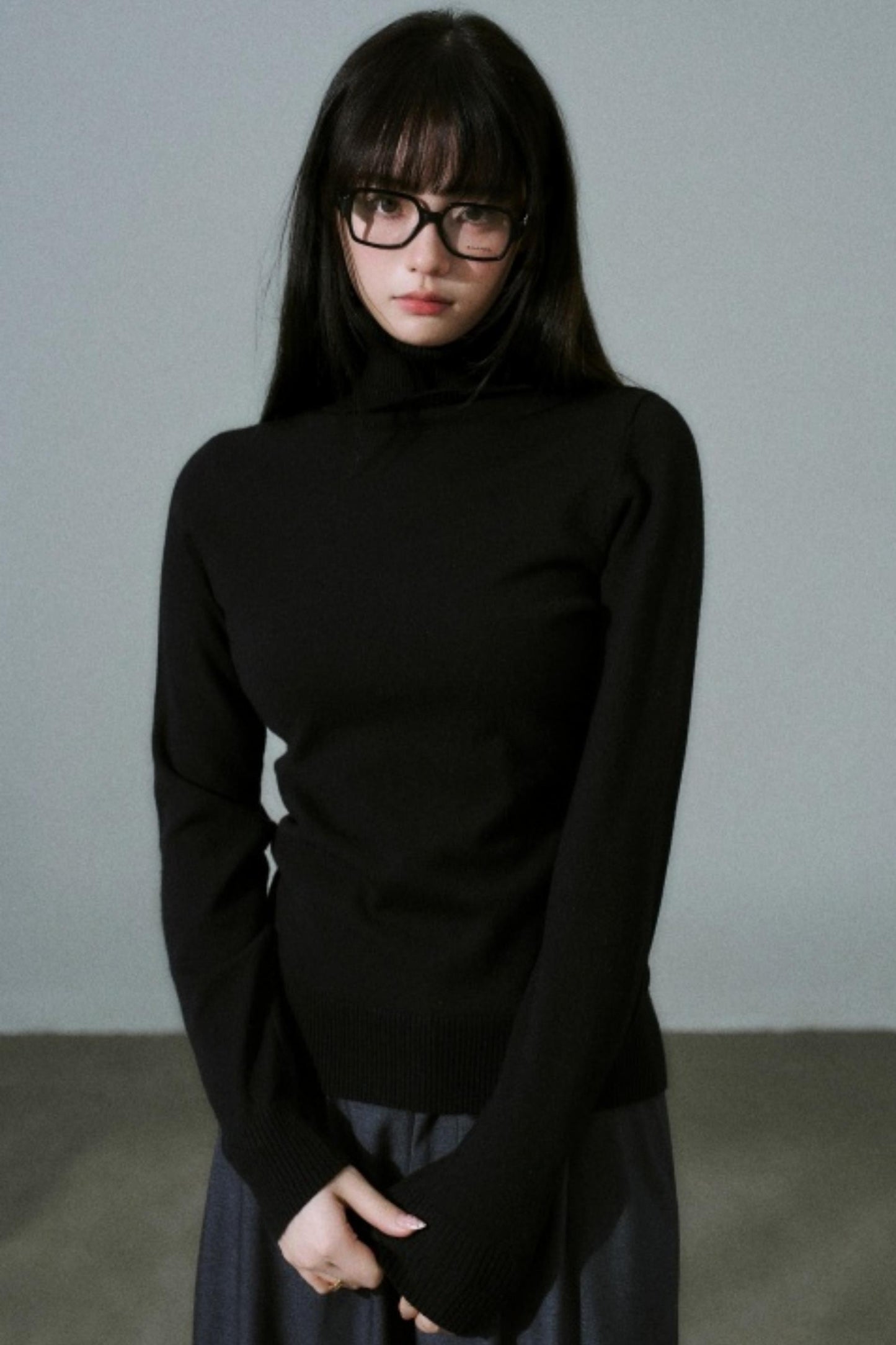 Versatile Elastic Turtleneck Sweater