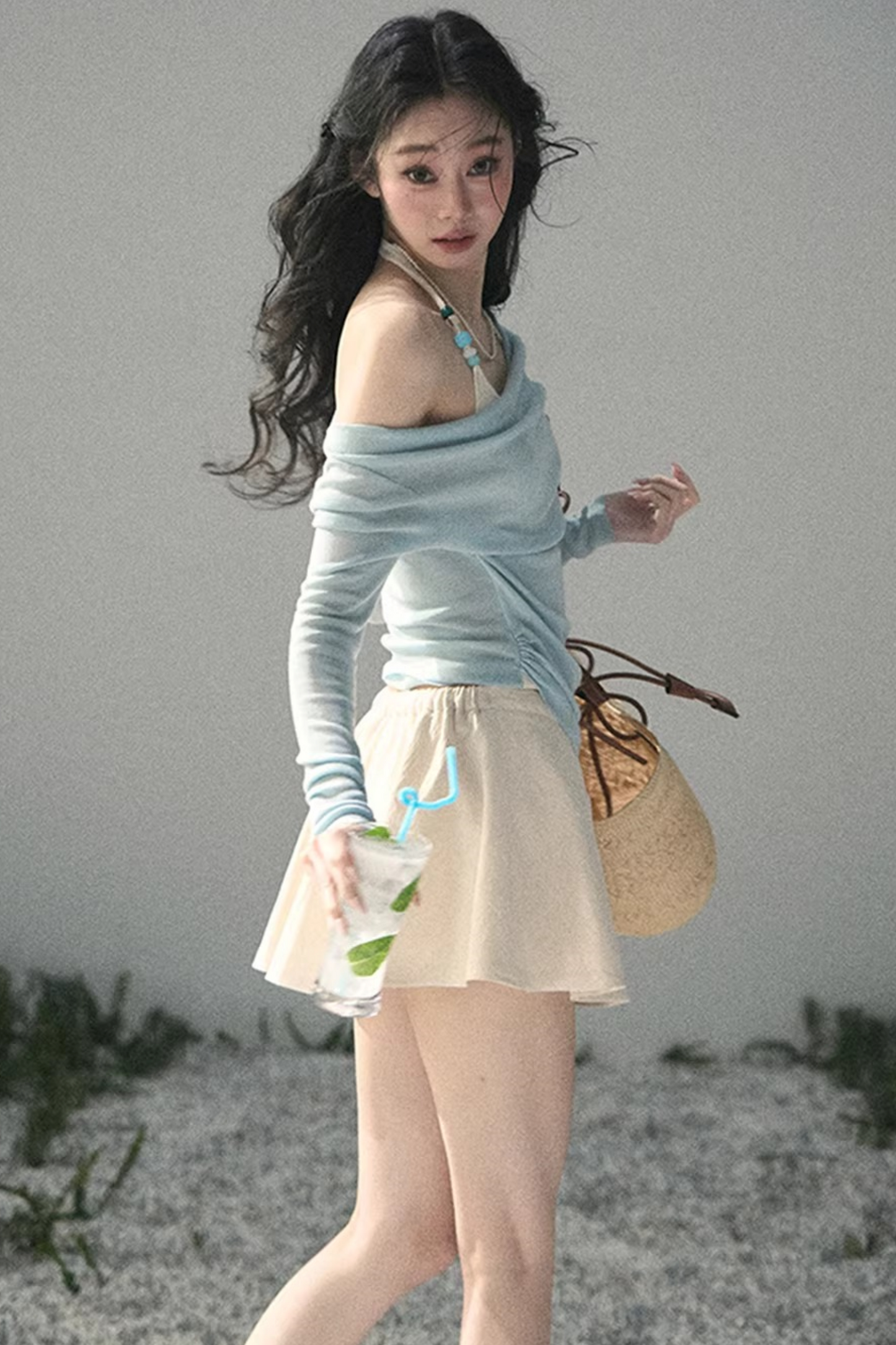 프로스티 숄더 홀터 탑