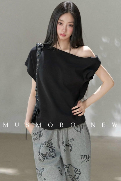 Three-Dimensional Twist Shoulder Top