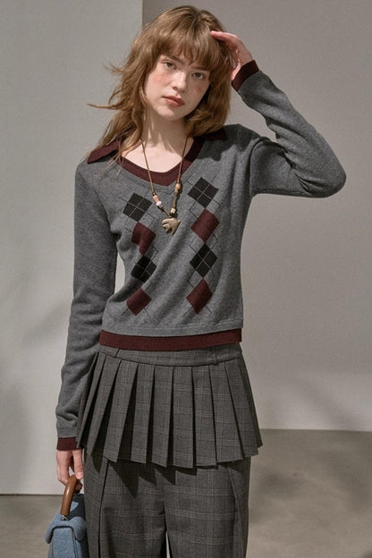 Contrast V-Neck Pullover