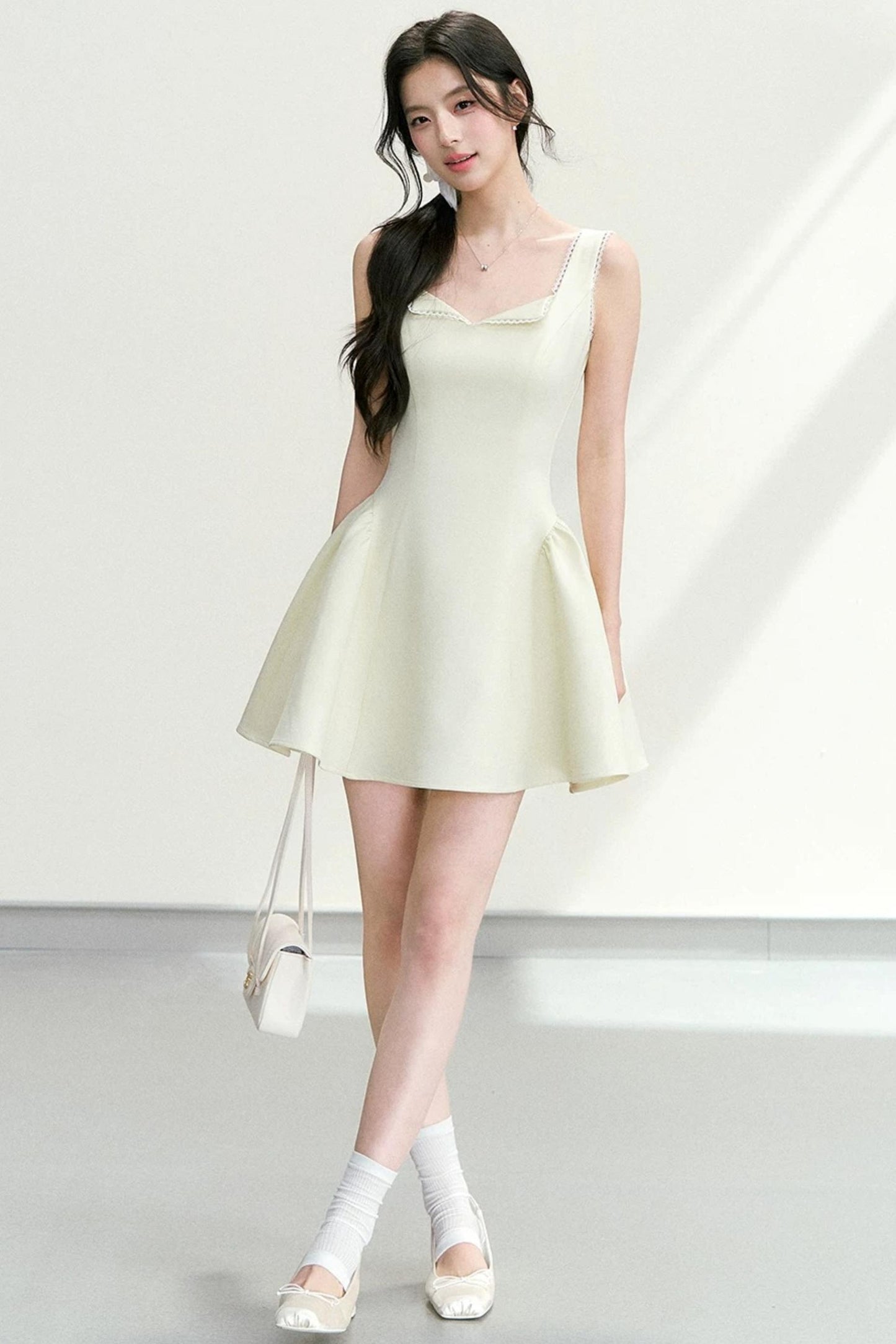 Elegant Waist-Cinching Dress
