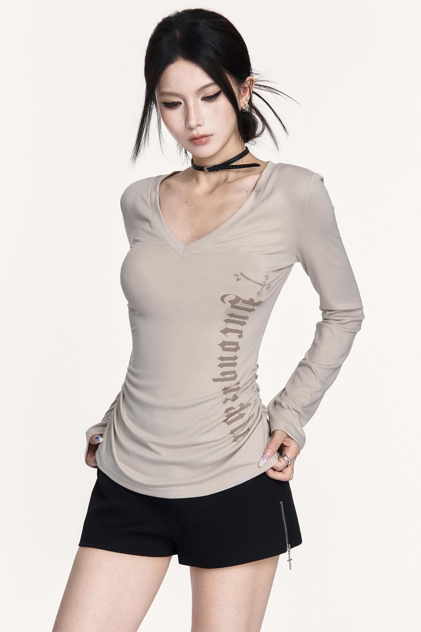 V-Neck Print Long-Sleeved T-Shirt