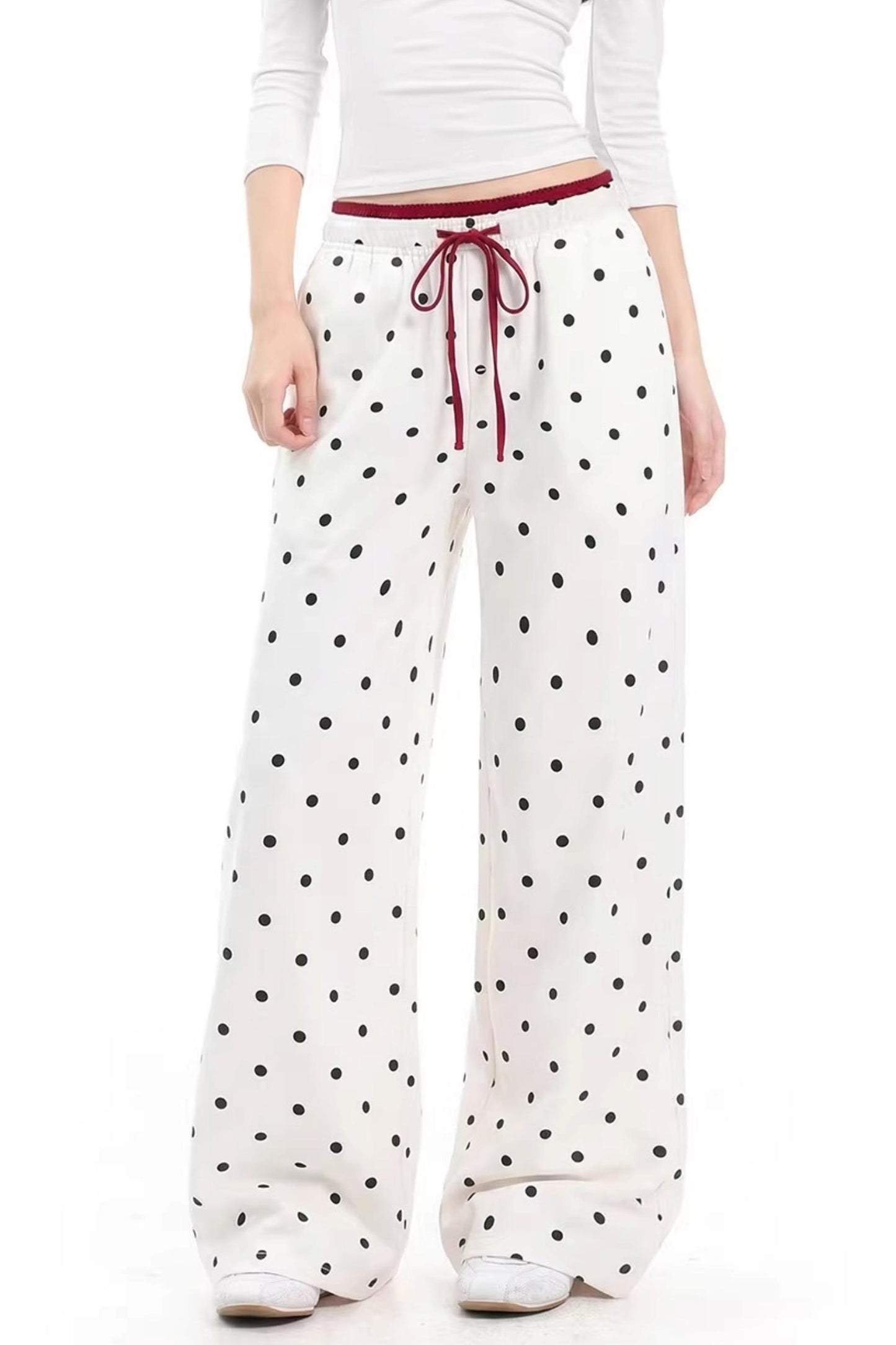 Pantaloni lunghi ampi e modellanti