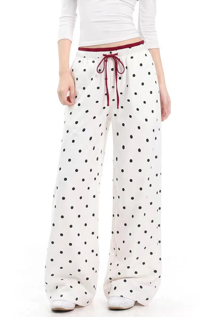 Pantaloni lunghi ampi e modellanti