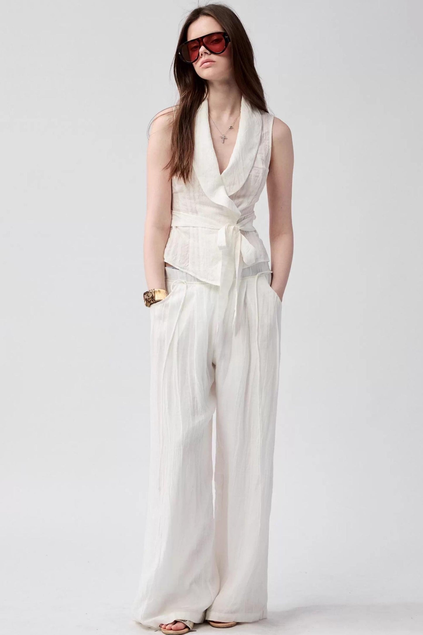 Elegant Line White Top