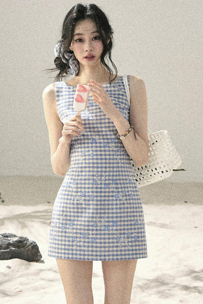 Robe d’été à carreaux avec broderie