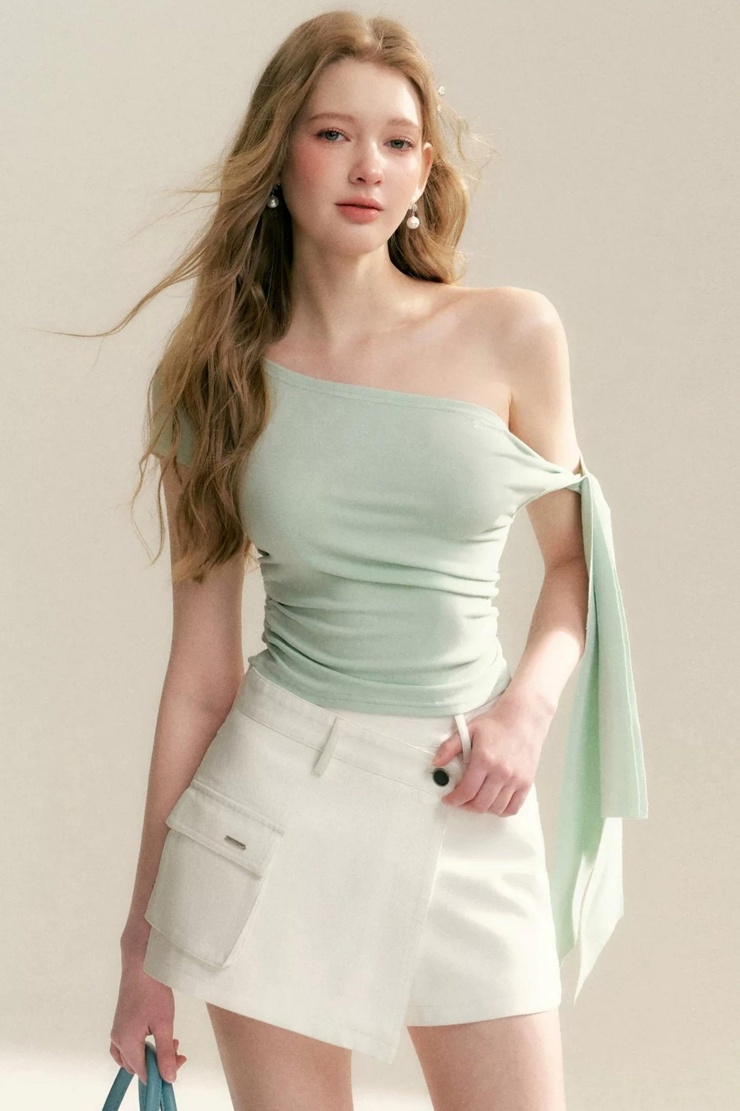 민트 트위스티드 오프숄더 탑 세트업