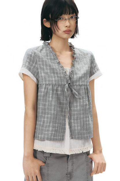 Camicia a quadri con volant e scollo a V