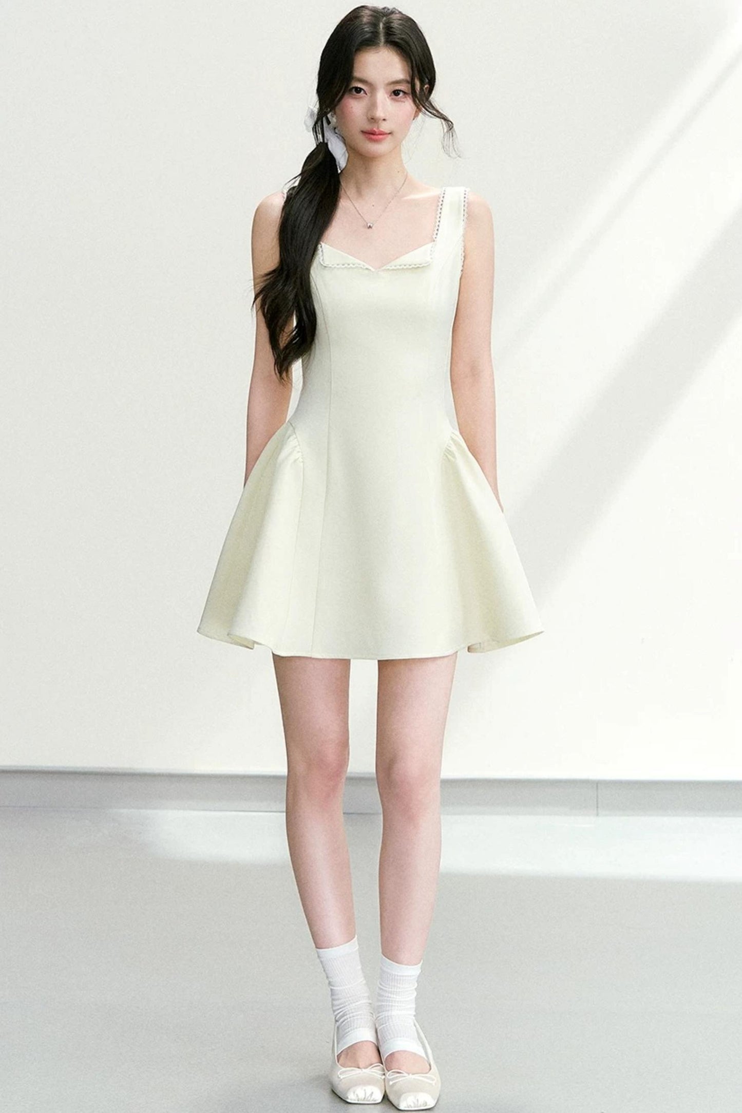 Elegant Waist-Cinching Dress