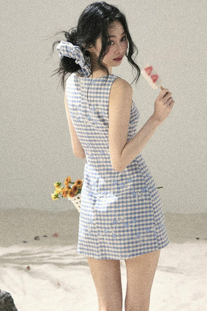 Robe d’été à carreaux avec broderie