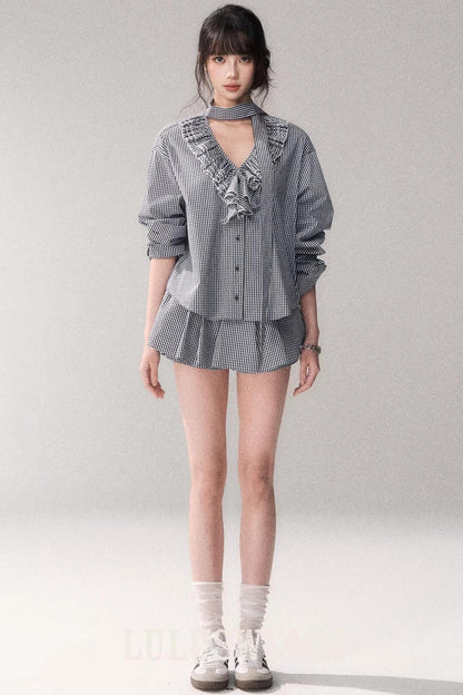 Ensemble chemise à carreaux bleus et dentelle