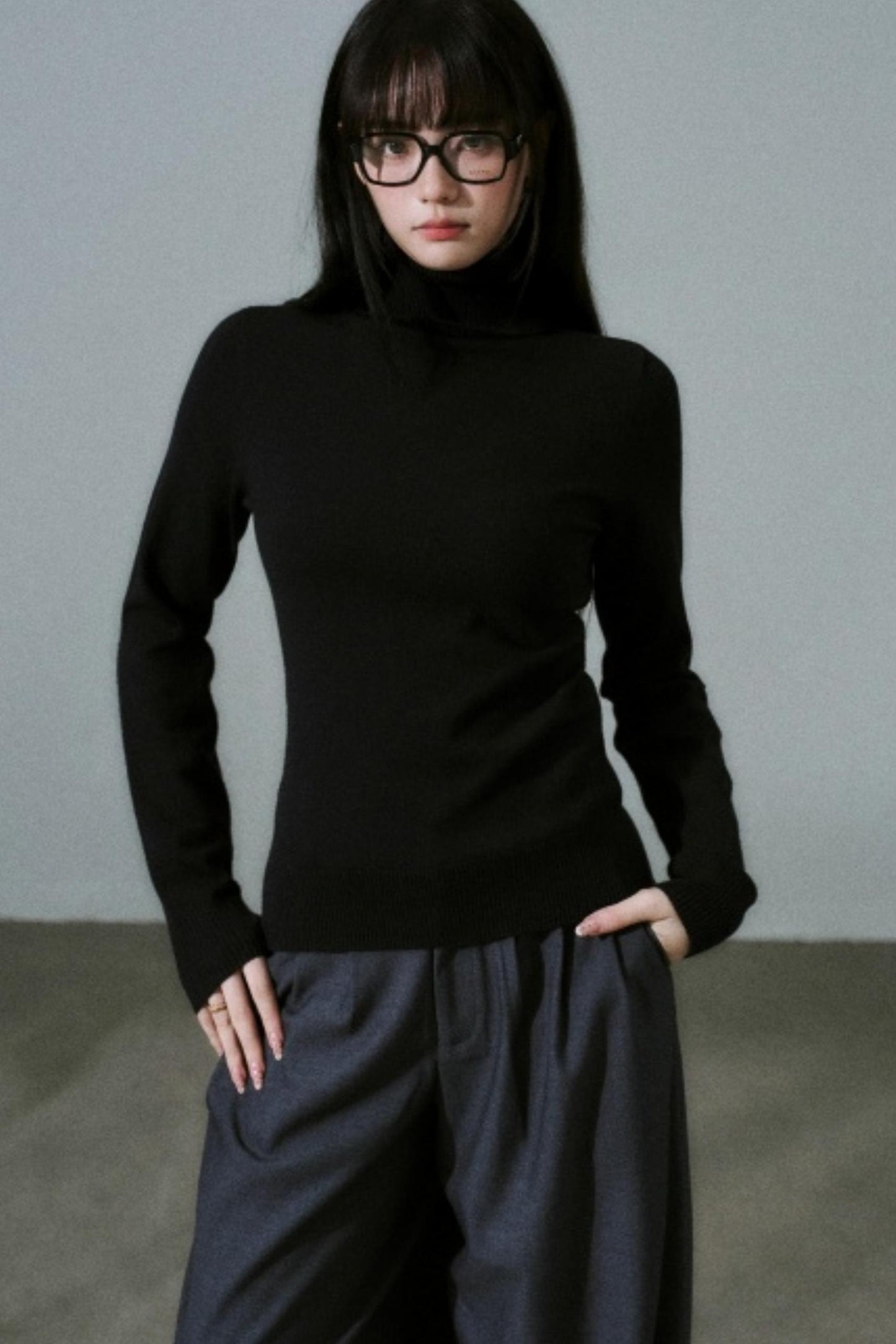 Versatile Elastic Turtleneck Sweater