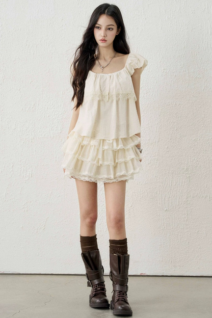Top corto estilo babydoll con mangas con volantes