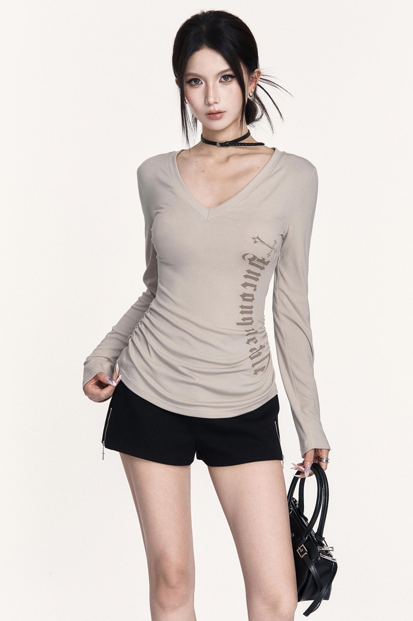 V-Neck Print Long-Sleeved T-Shirt