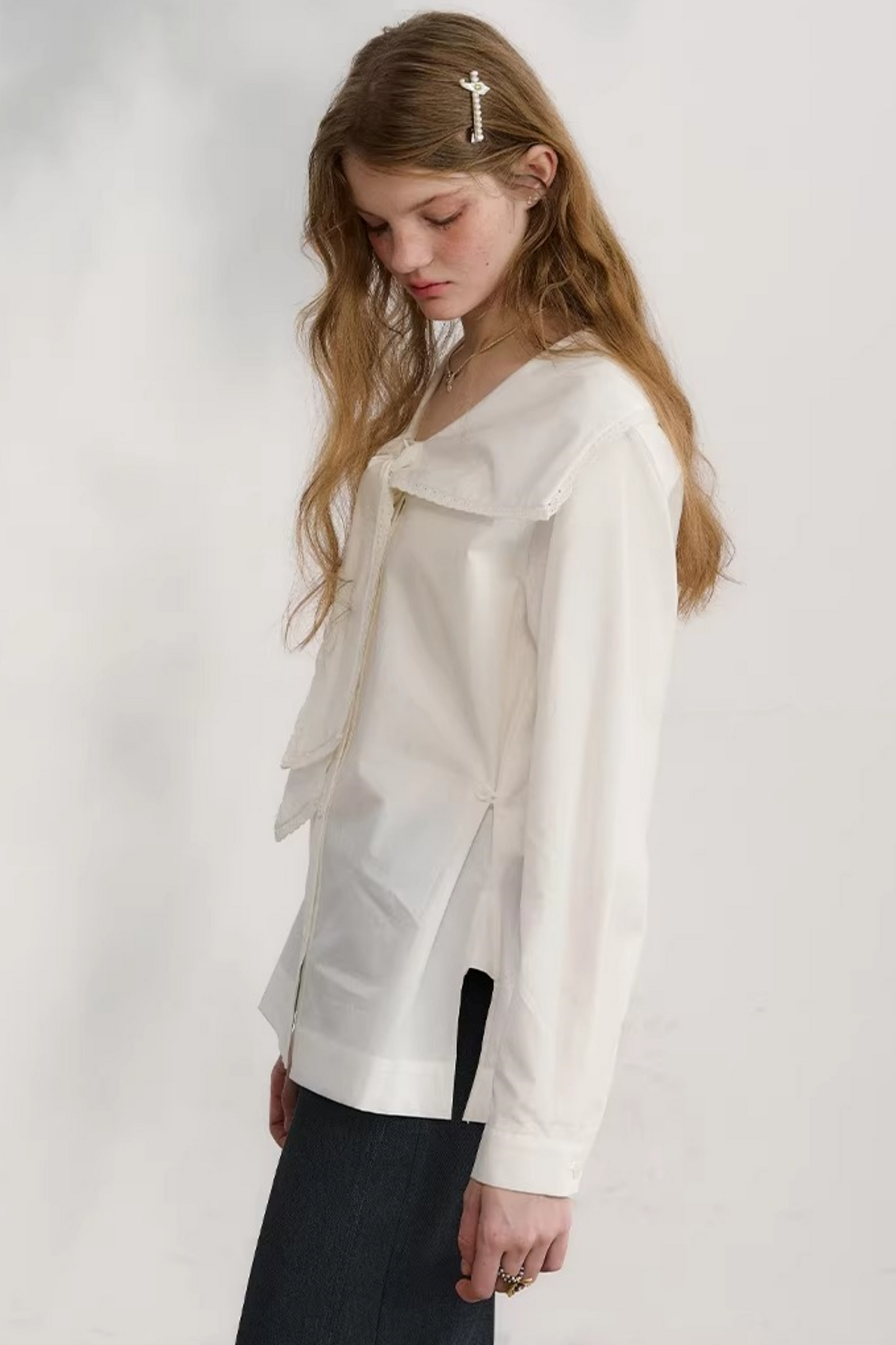 네이비 웨이브 레이스 블라우스