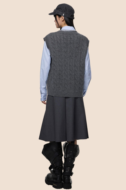 Twisted Flower V-Neck Knit Vest