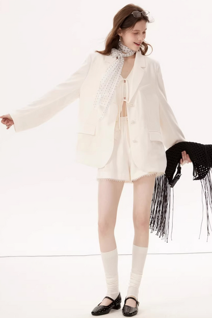 Elegantes weißes Blazer-Ensemble