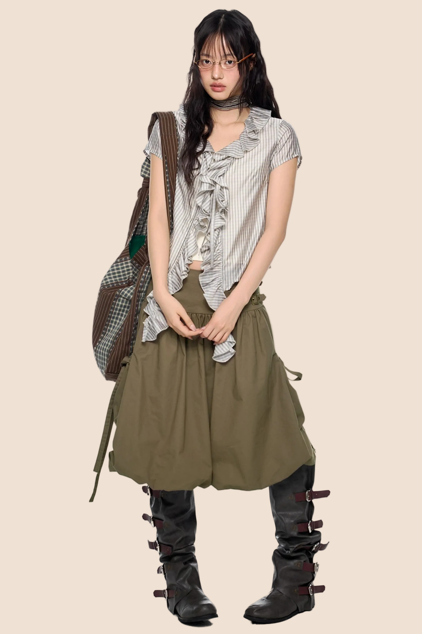 Blusa a quadri con pizzo e scollo a V