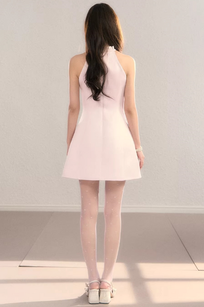 Abito rosa in raso con scollo all'americana