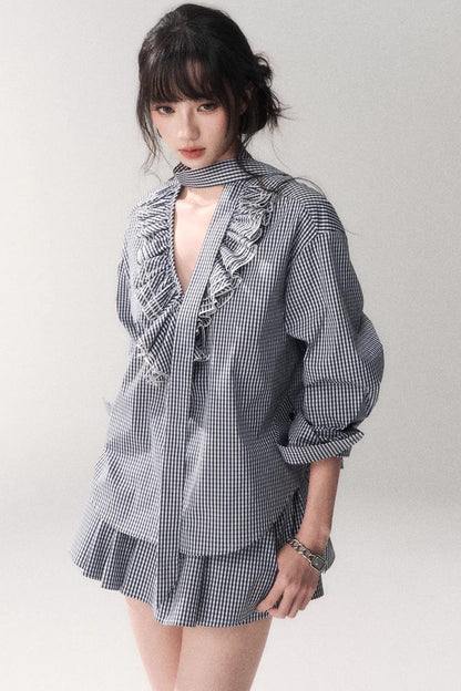 Ensemble chemise à carreaux bleus et dentelle