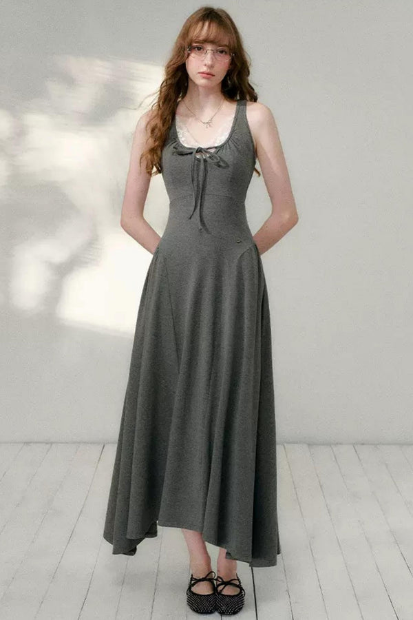Vestido línea A irregular con escote en U en gris