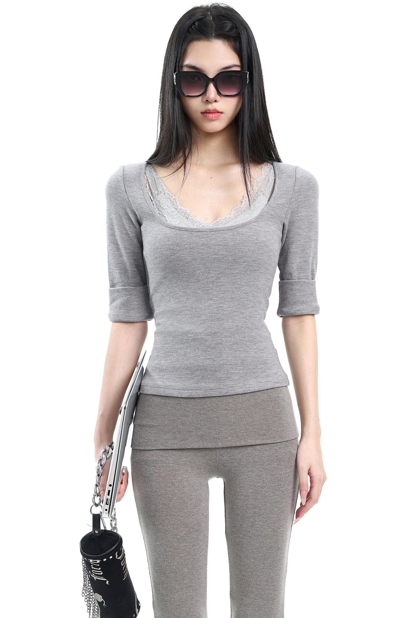 Figurbetontes Oberteil mit Spitzensaum