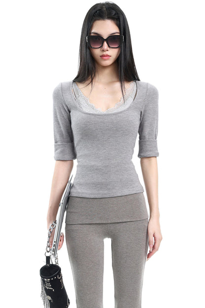 Figurbetontes Oberteil mit Spitzensaum