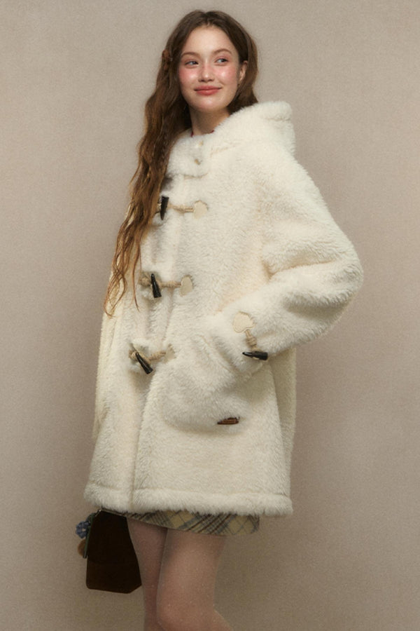 뿔 단추가 있는 루즈 핏 울 코트 