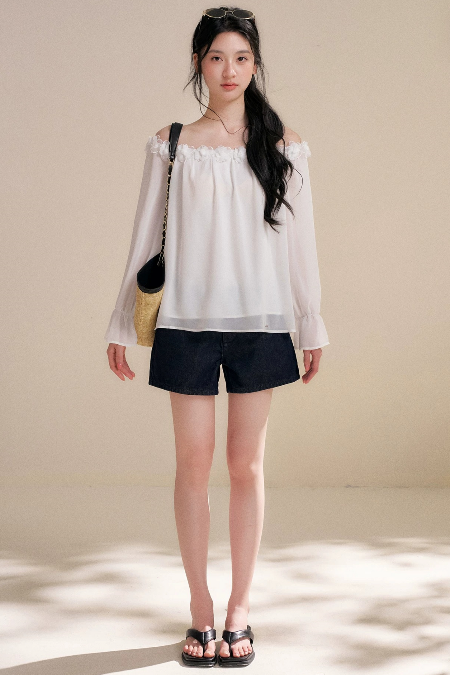 Blusa de gasa con flores tridimensionales