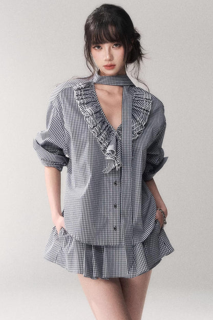 Ensemble chemise à carreaux bleus et dentelle