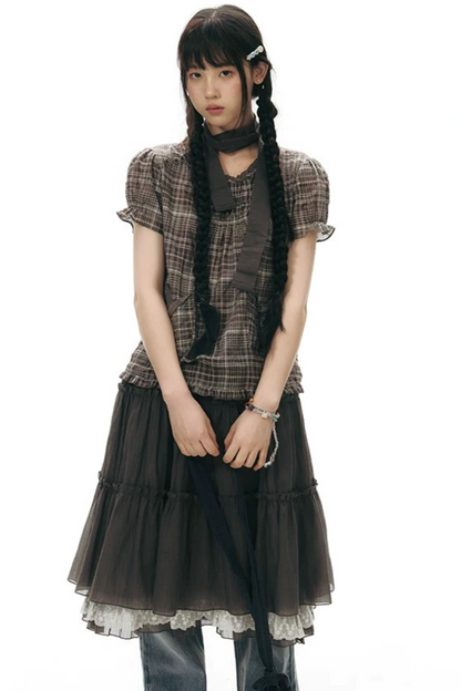 Conjunto de camisa y falda de cuadros con tapeta con volantes