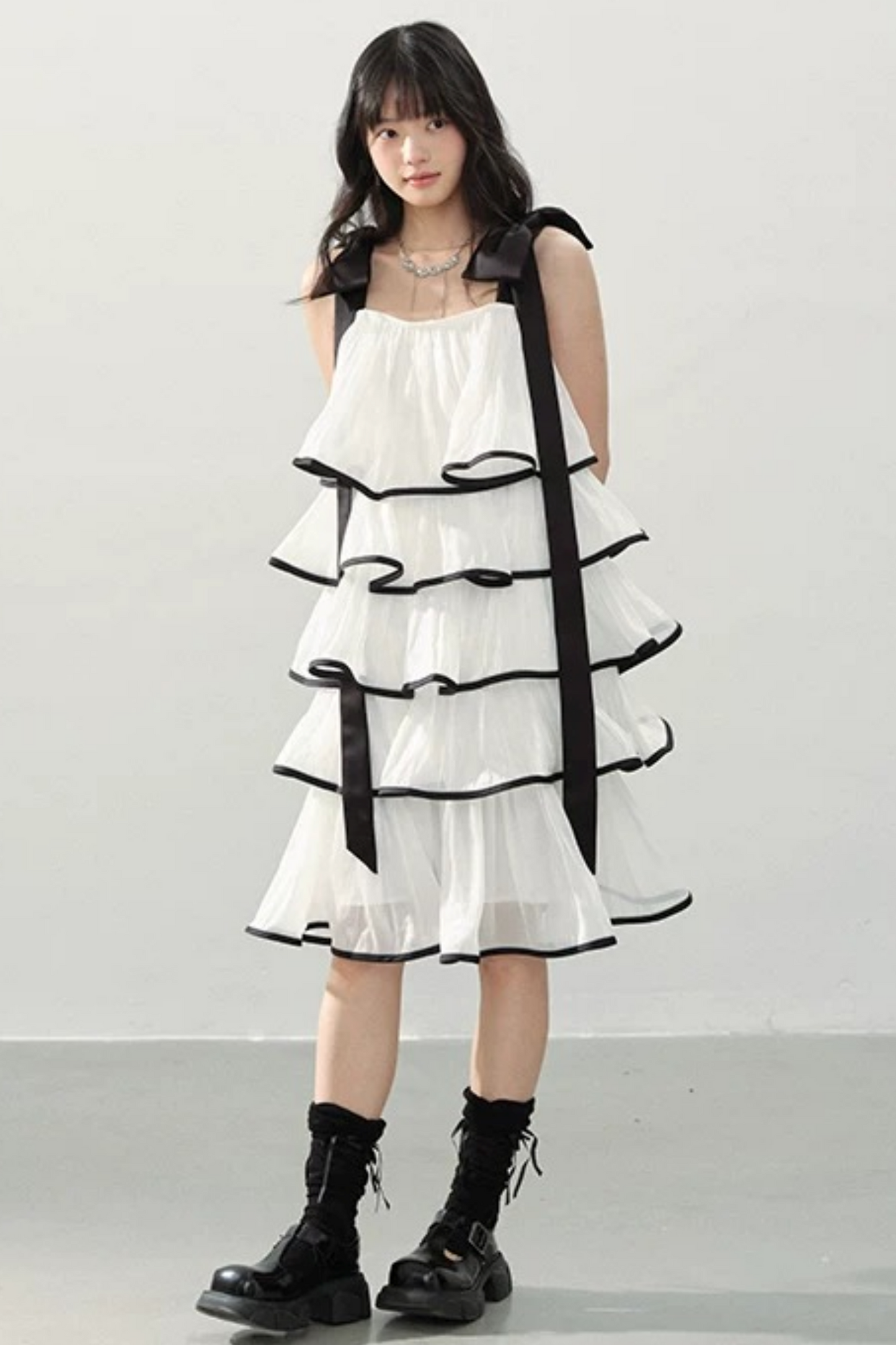 Abito con Fiocco Bianco e Nero