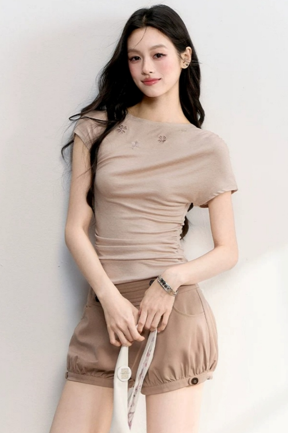 펀칭 자수 프릴 소매 상의