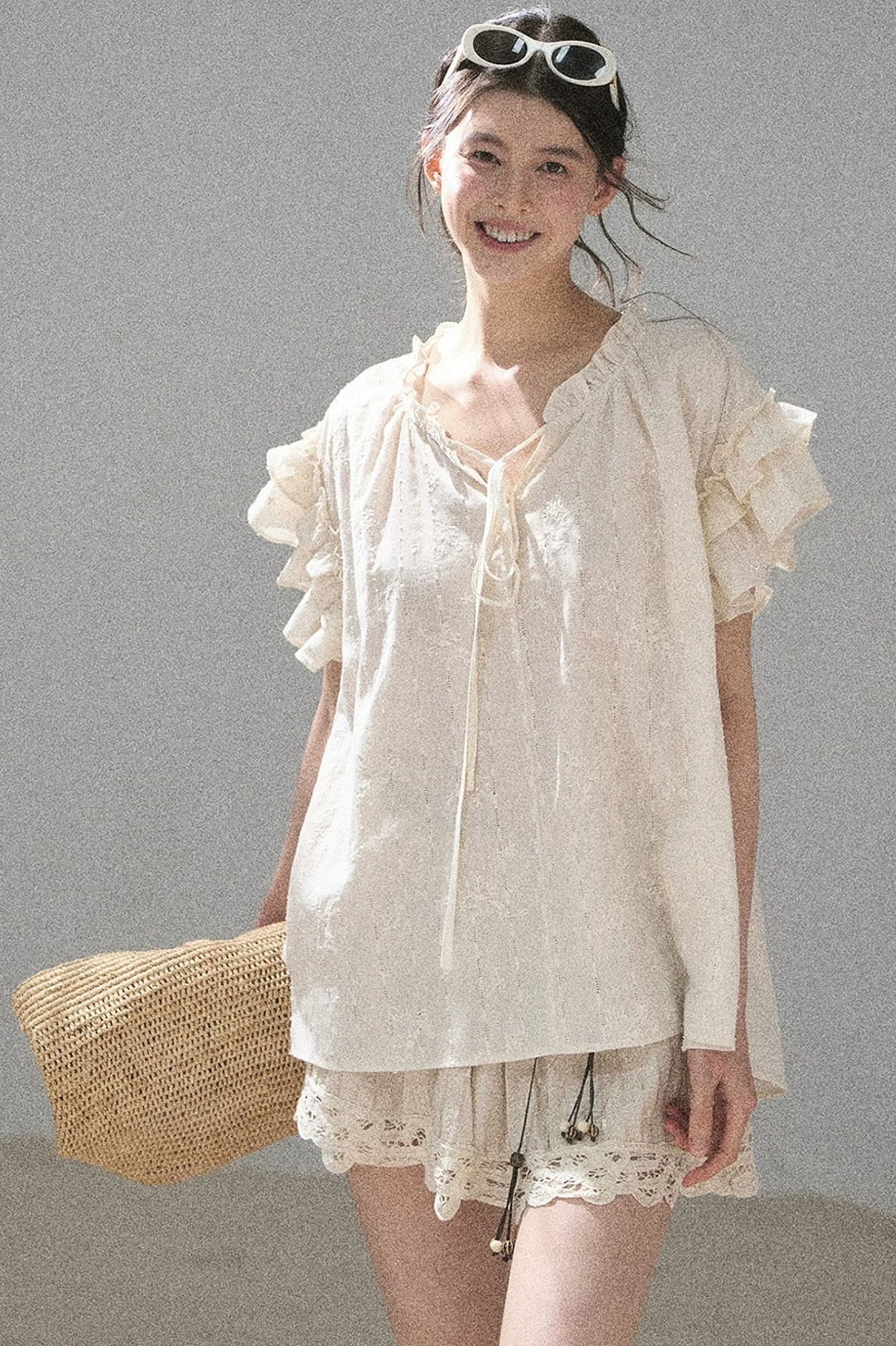 Bestickte V-Ausschnitt-Bluse