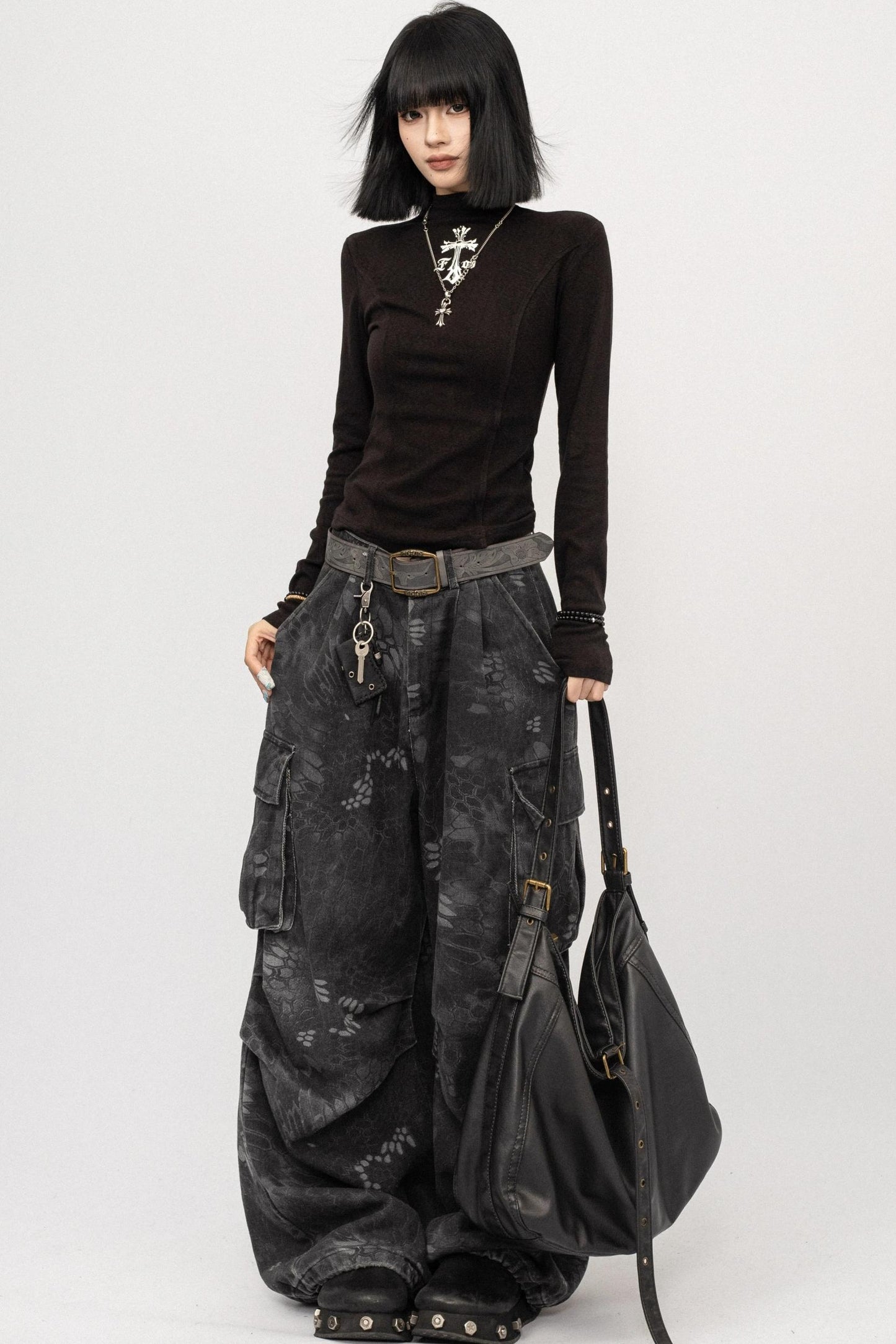 Autumn Vintage Spice Black Shoulder T-Shirt