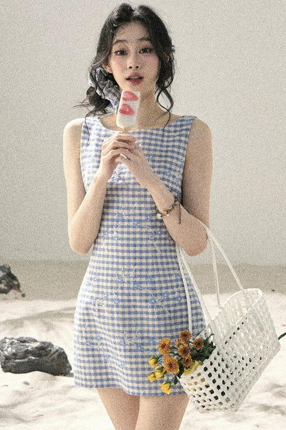 Robe d’été à carreaux avec broderie