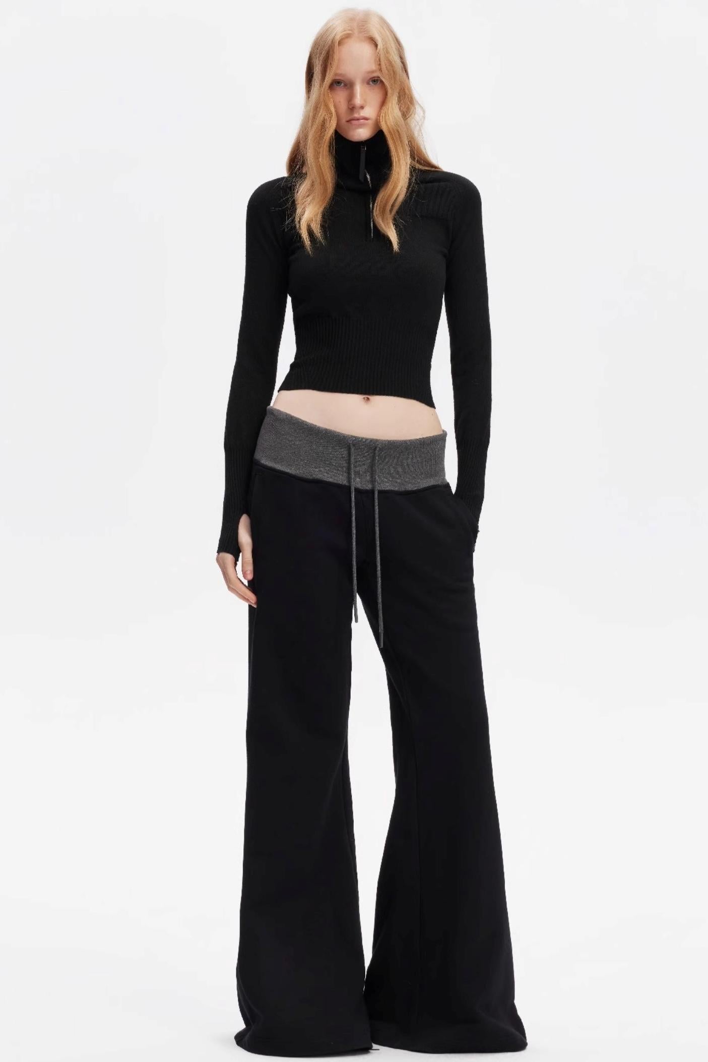Half-Turtleneck Zip-Up Knitted Design Top