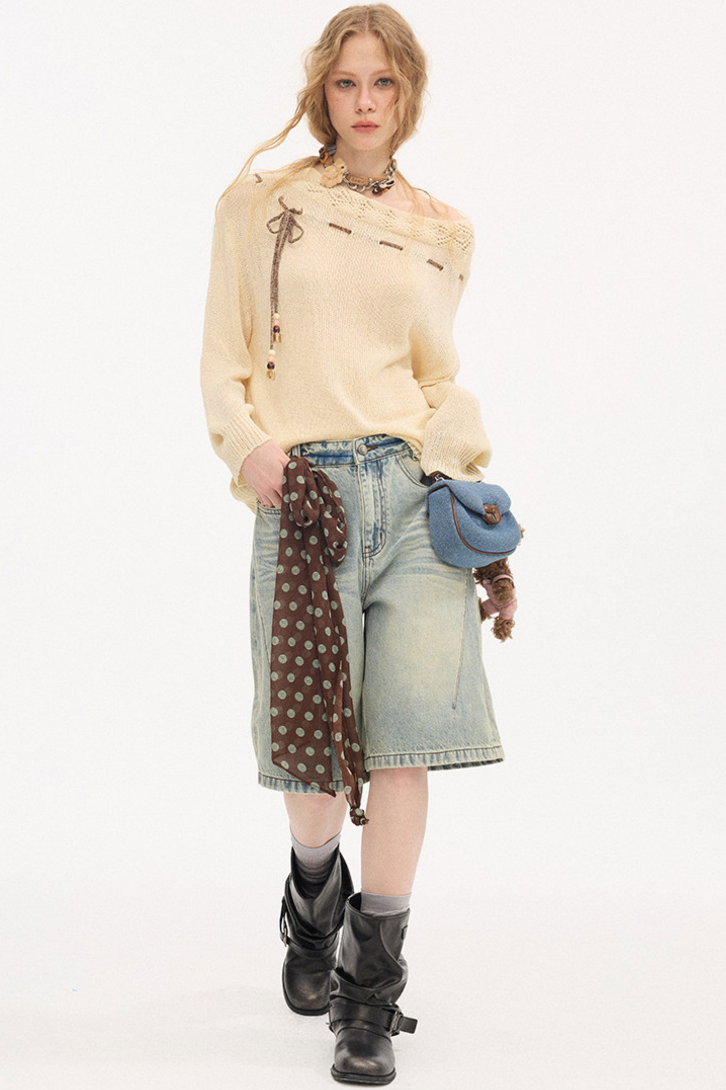 비대칭 오프숄더 니트 스웨터