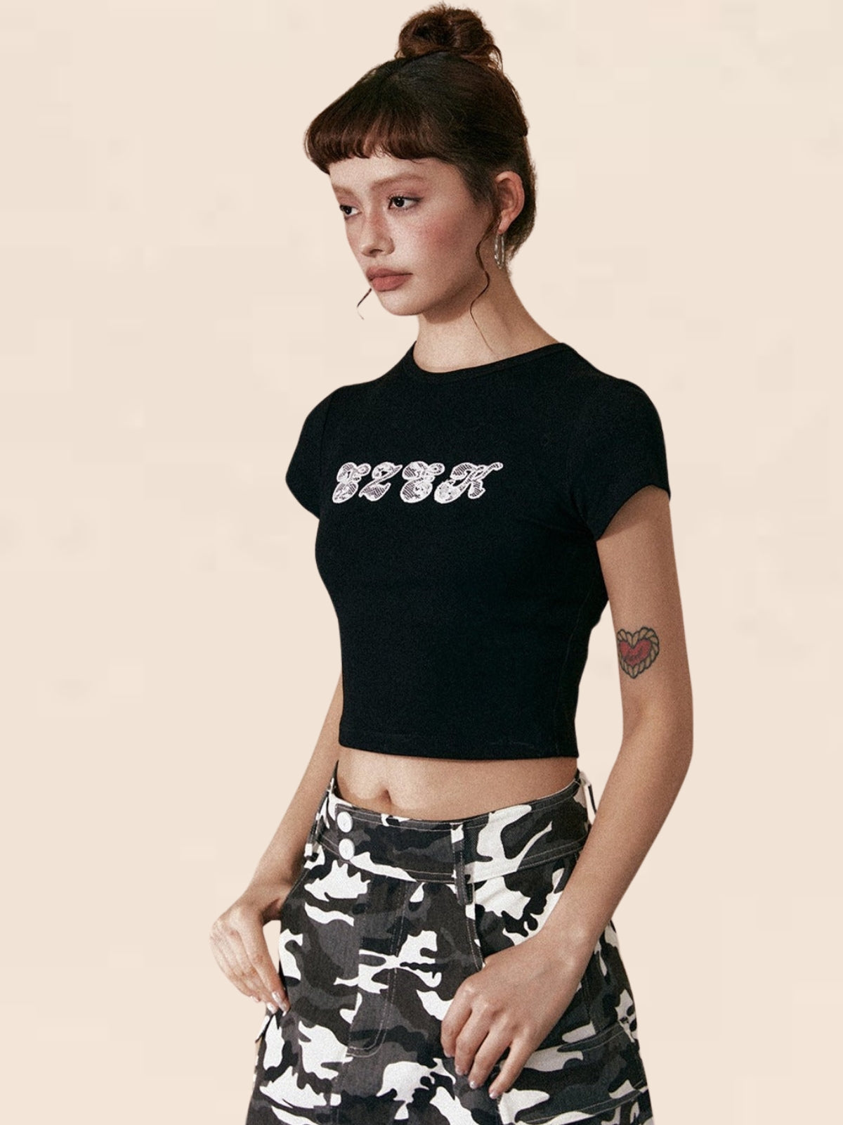 Embroidery Cropped Slim T-shirt