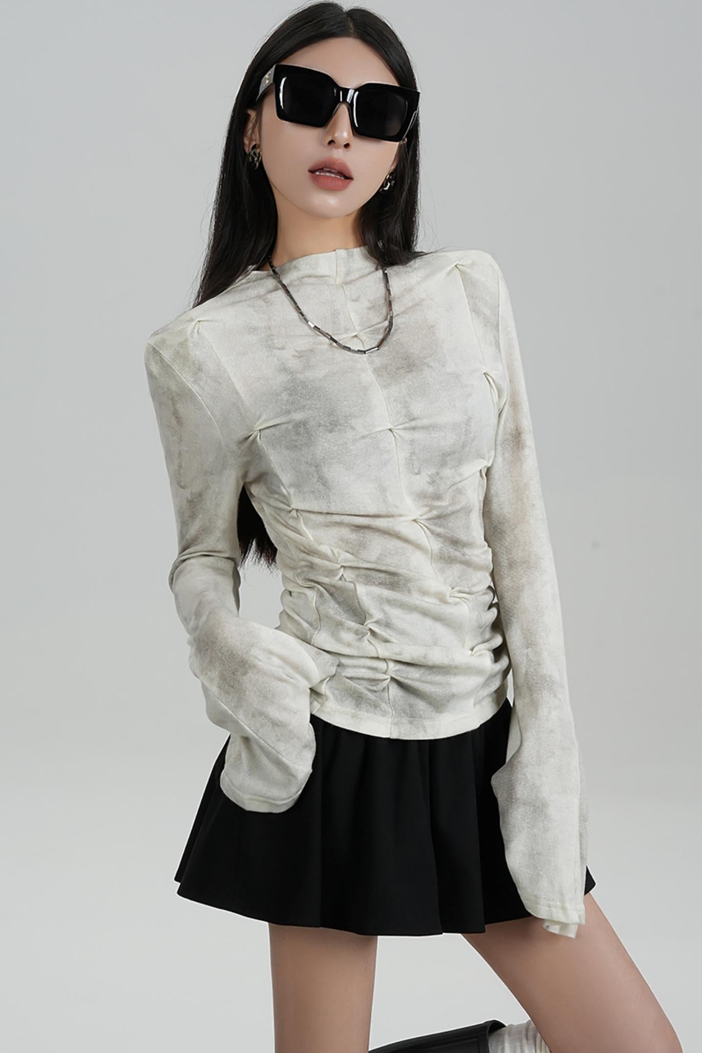 SRYSAME's design is slim, pleated, flared, long-sleeved, T-shirt, underneath, and top, a new autumn women's wear