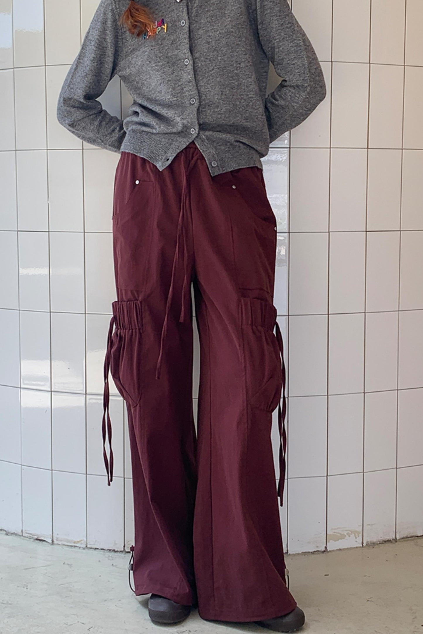 DIDDIMODA dreidimensionale Silhouette mit großen Taschen und lockerer Cargohose, die gerafft und vielseitig einfarbig ist