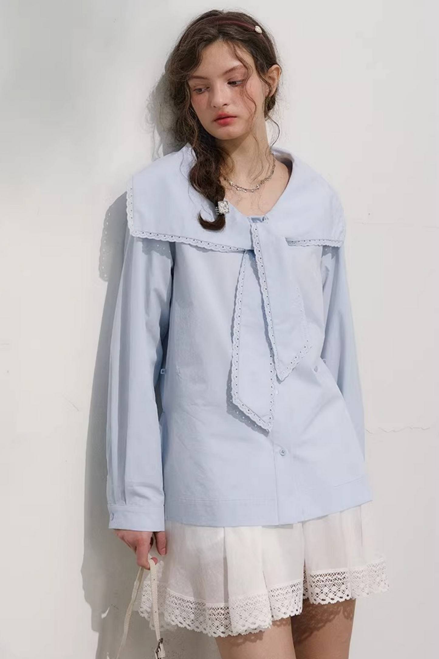 네이비 웨이브 레이스 블라우스