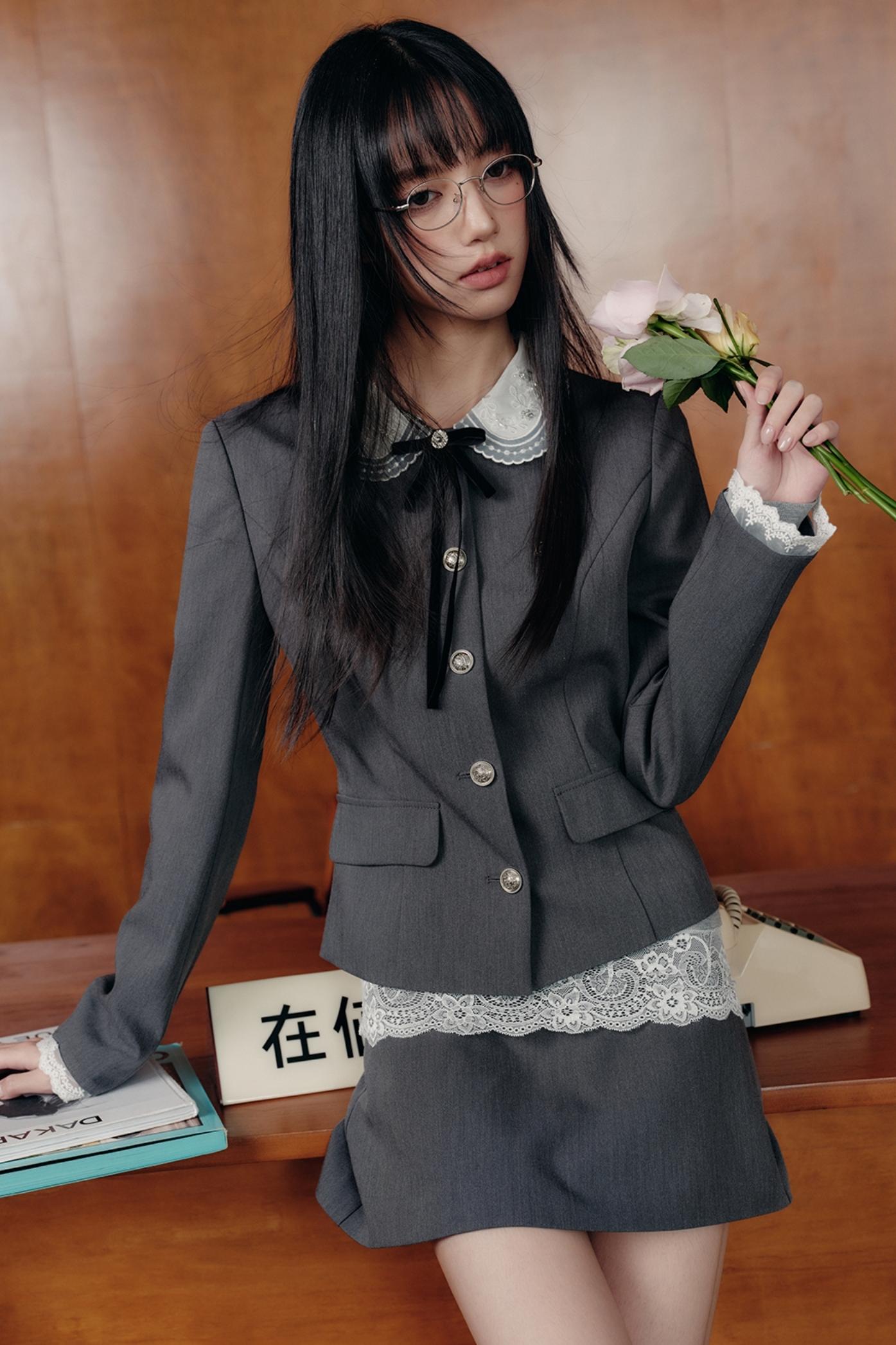 Intellectual Twist Three-Piece Set-Up