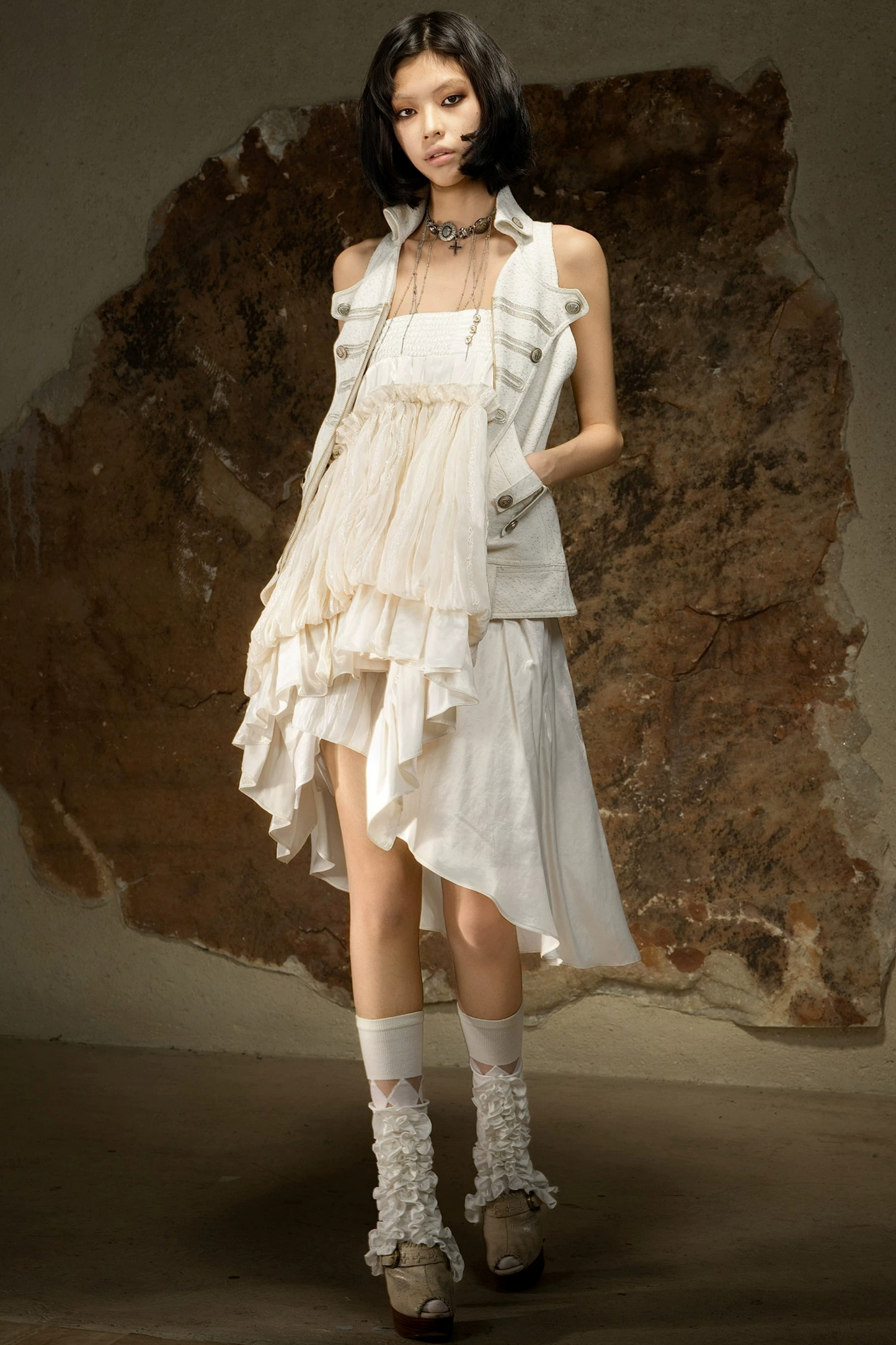 Maglia gotica senza maniche con scollo all’americana
