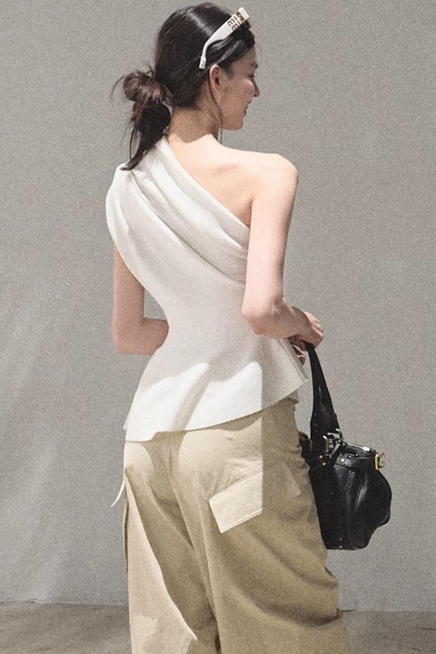 화이트 비대칭 리오셀 탑