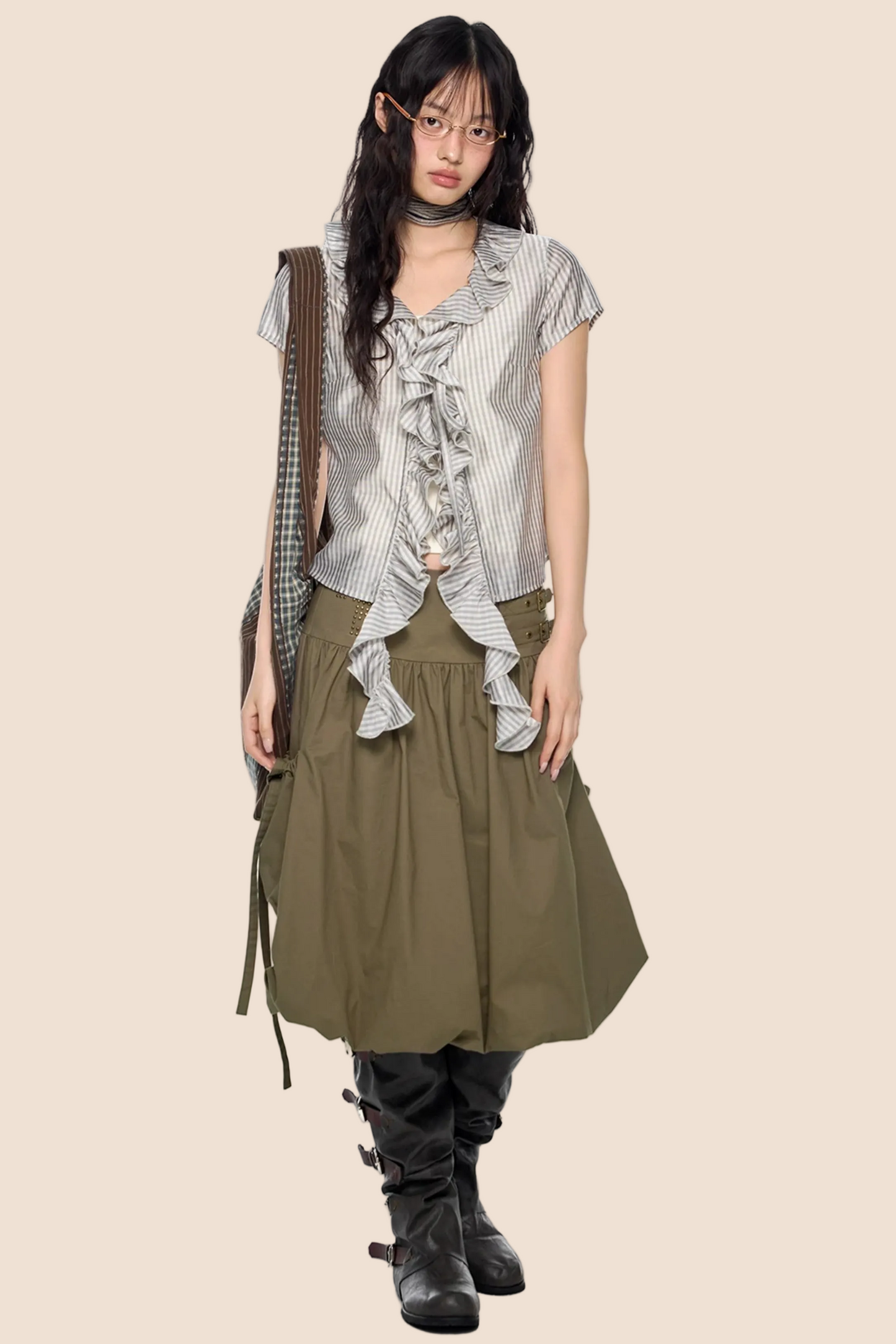 Blusa a quadri con pizzo e scollo a V