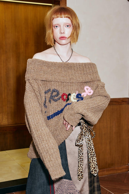 COLORED LETTER EMBROIDERED SWEATER