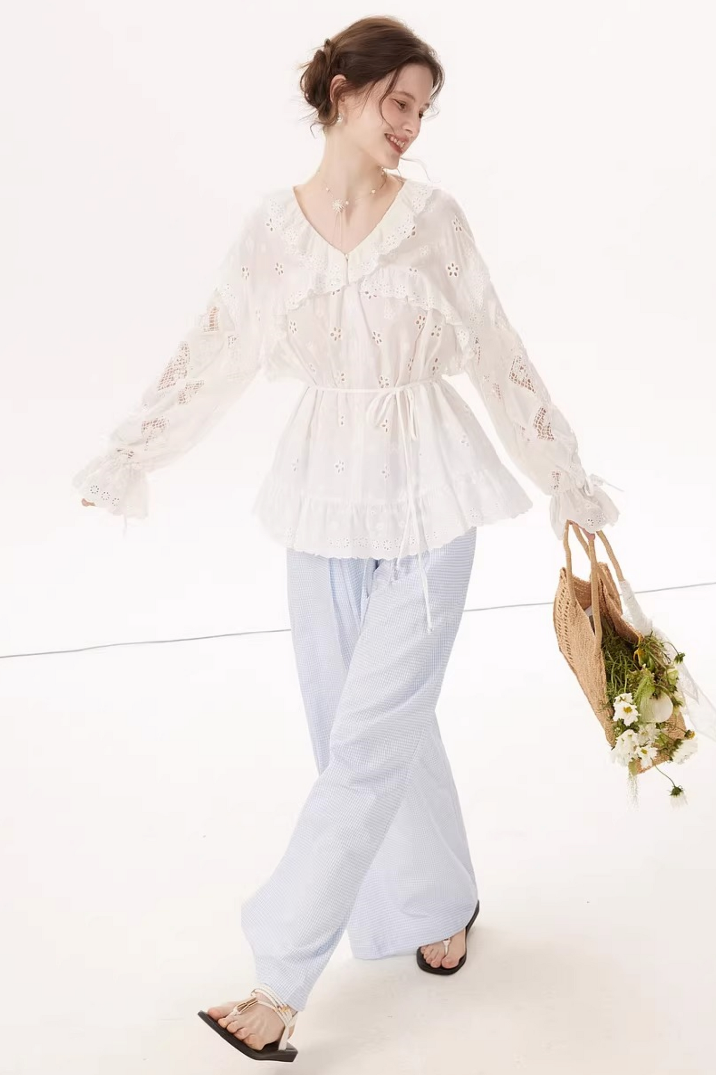 Blusa bordada con mangas farol