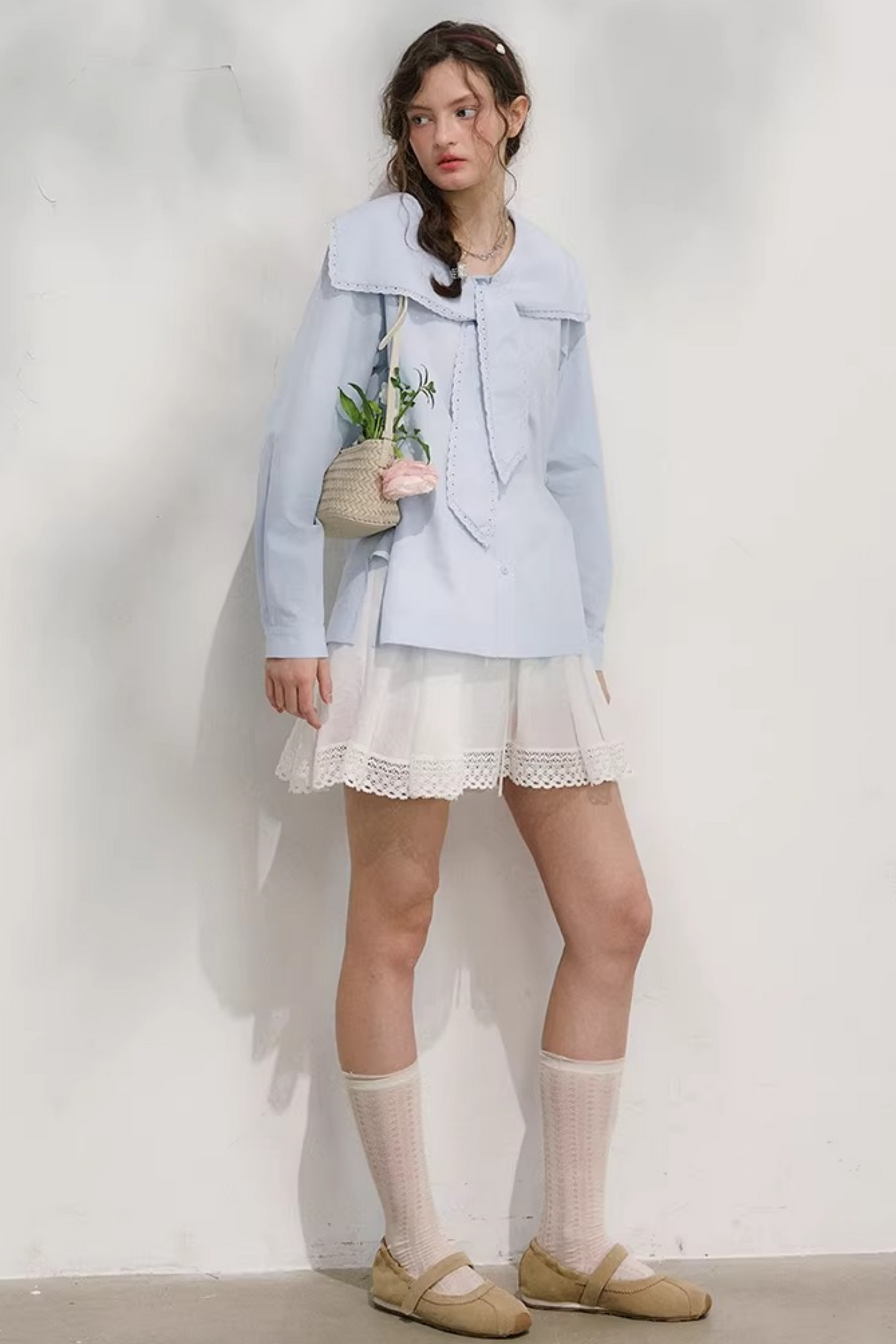 네이비 웨이브 레이스 블라우스