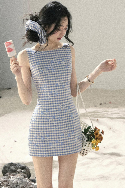 Robe d’été à carreaux avec broderie